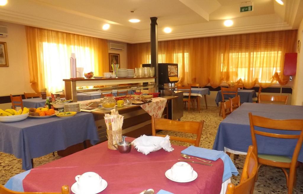 Hotel La Vela Bellaria-Igea Marina Exterior photo